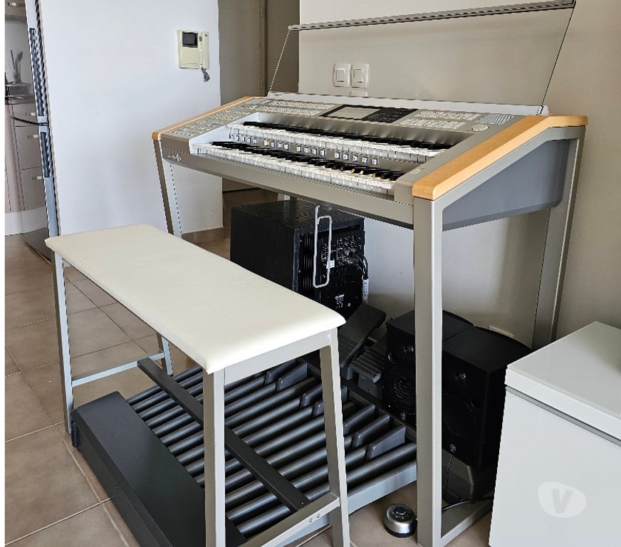 Instruments de musique Ain Gex - 01170 - Photos Vivastreet Vends Yamaha STAGEA ELS-02X — Modèle professionnel
