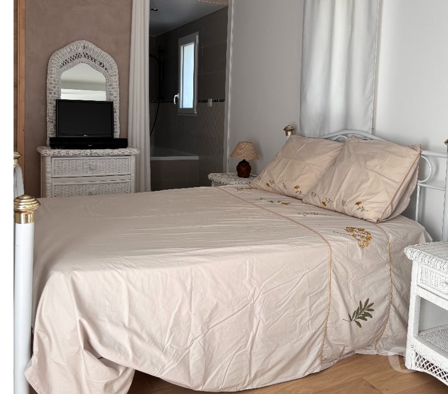 Vente Maison Var Ste Anastasie sur Issole - 83136 - Photos Vivastreet SAINTE-ANASTASIE – VILLA AU CADRE IDYLLIQUE