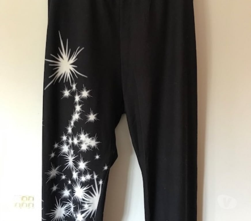 Vêtements occasion Bas-Rhin Hochfelden - 67270 - Photos Vivastreet Legging femme Taille M Polyester Noir et blanc en TBE
