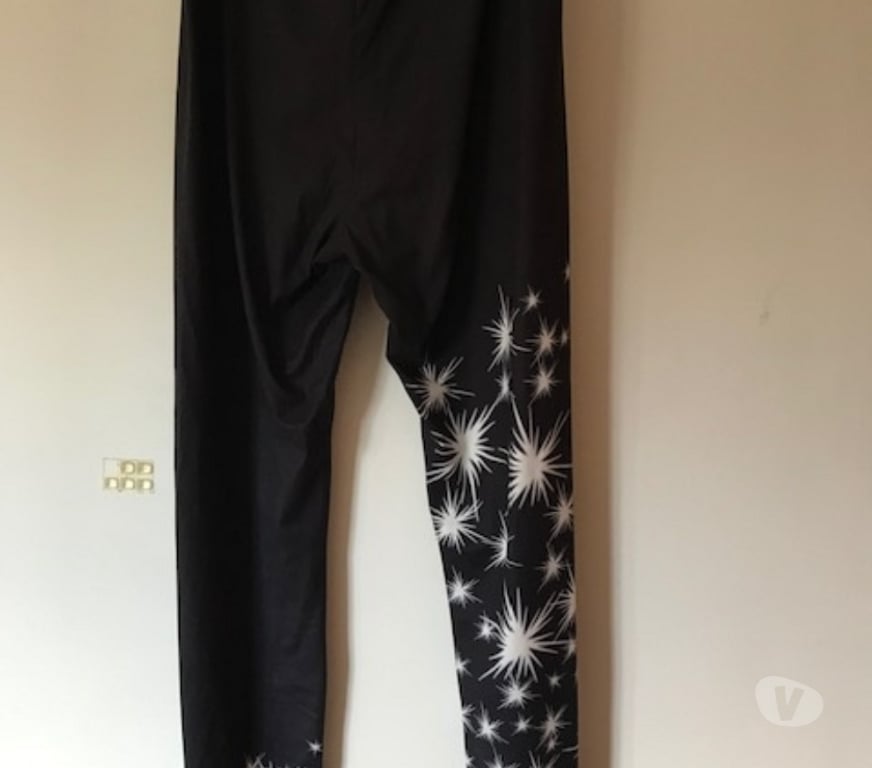 Vêtements occasion Bas-Rhin Hochfelden - 67270 - Photos Vivastreet Legging femme Taille M Polyester Noir et blanc en TBE