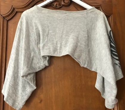 Vêtements occasion Hochfelden Bas-Rhin - Photos Vivastreet Pull court cache épaules Miss Sixty Taille L, 50% Alpaga