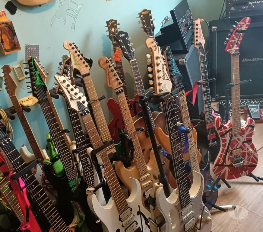 Instruments de musique Paris Paris 15ème ardt - 75015 - Photos Vivastreet Guitariste pro chez Sony musique à Paris