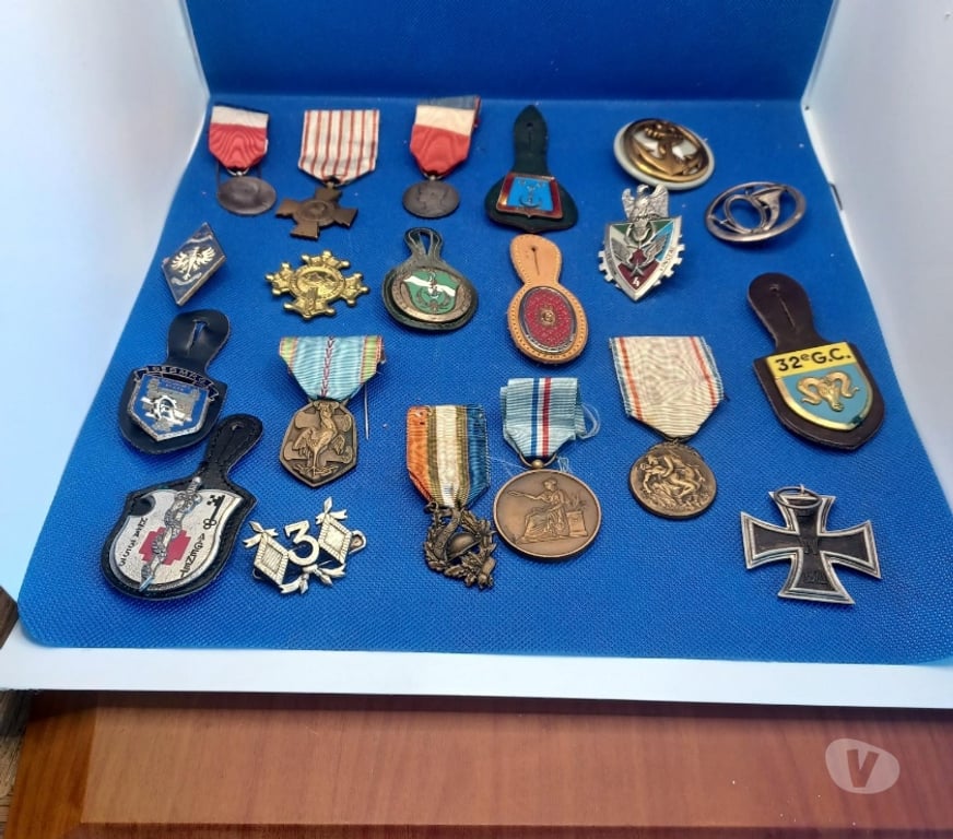 Collection Bas-Rhin Strasbourg - Photos Vivastreet médailles broches épinglettes et divers