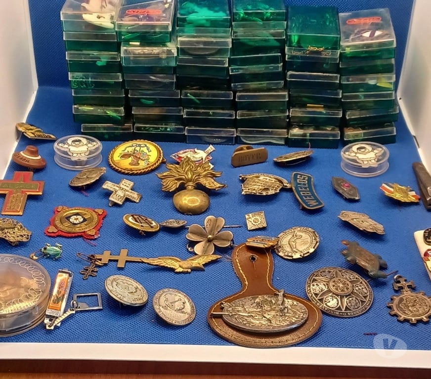 Collection Bas-Rhin Strasbourg - Photos Vivastreet médailles broches épinglettes et divers