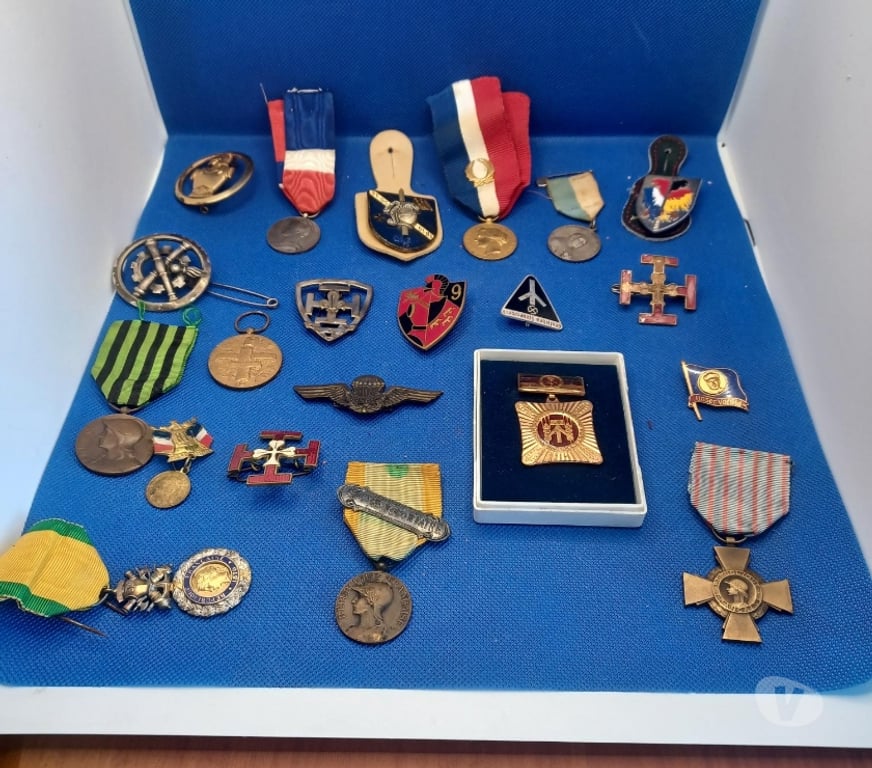 Collection Bas-Rhin Strasbourg - Photos Vivastreet médailles broches épinglettes et divers