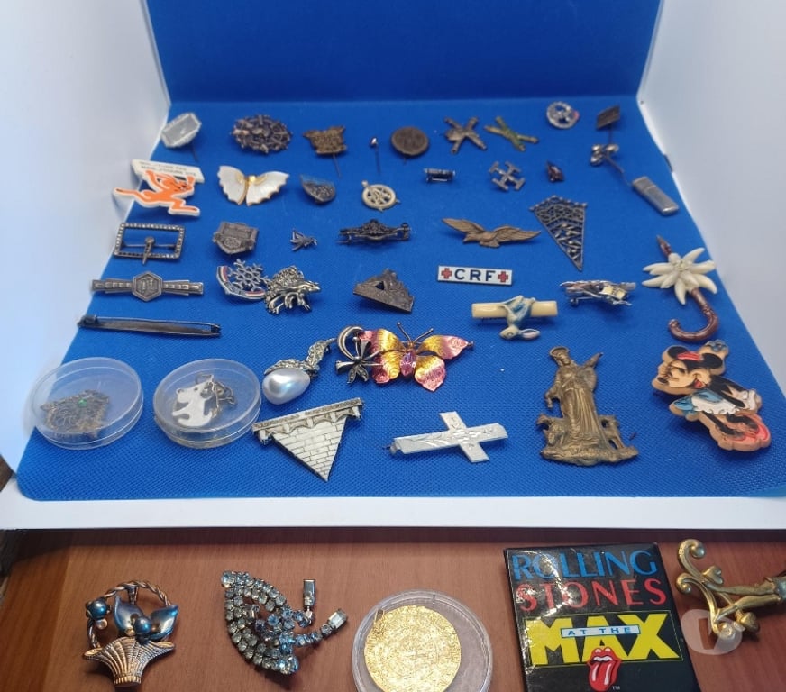 Collection Bas-Rhin Strasbourg - Photos Vivastreet médailles broches épinglettes et divers
