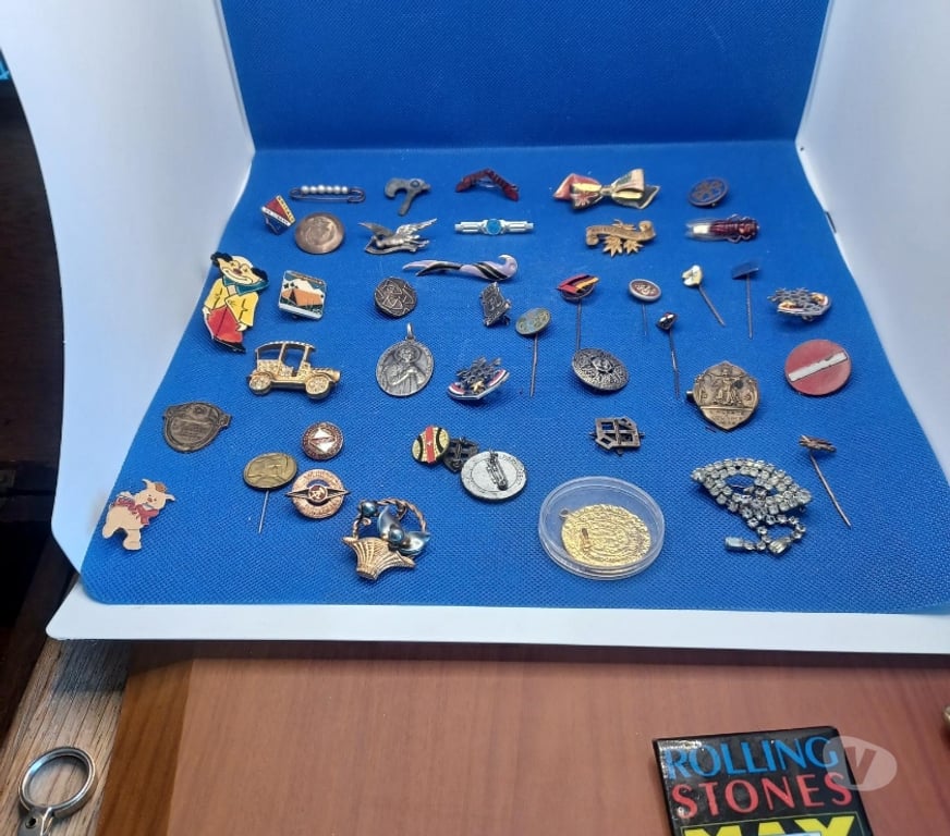 Collection Bas-Rhin Strasbourg - Photos Vivastreet médailles broches épinglettes et divers