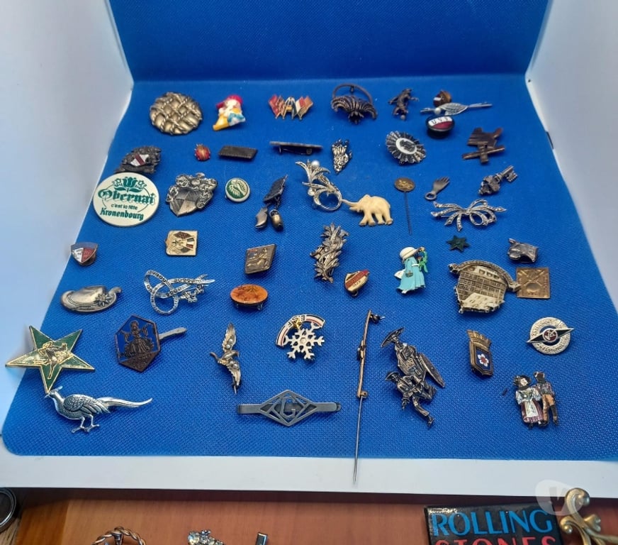 Collection Bas-Rhin Strasbourg - Photos Vivastreet médailles broches épinglettes et divers