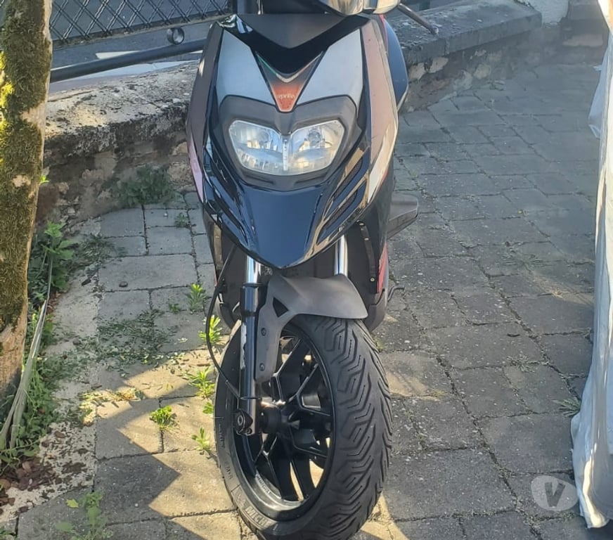 Scooter occasion Val-d'Oise St Leu la Foret - 95320 - Photos Vivastreet Scooter Aprilia SR 50 Motard 2014