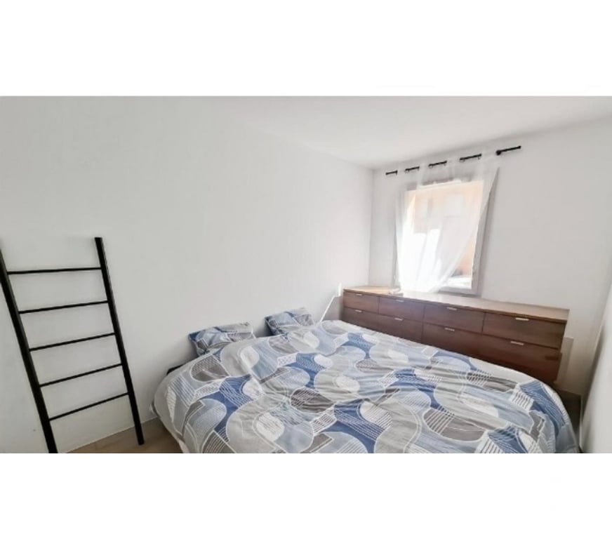 Appartements à vendre Bouches-du-Rhône Venelles - 13770 - Photos Vivastreet Vente d'un magnifique 3 pièces , avec un jardin de 200m² .