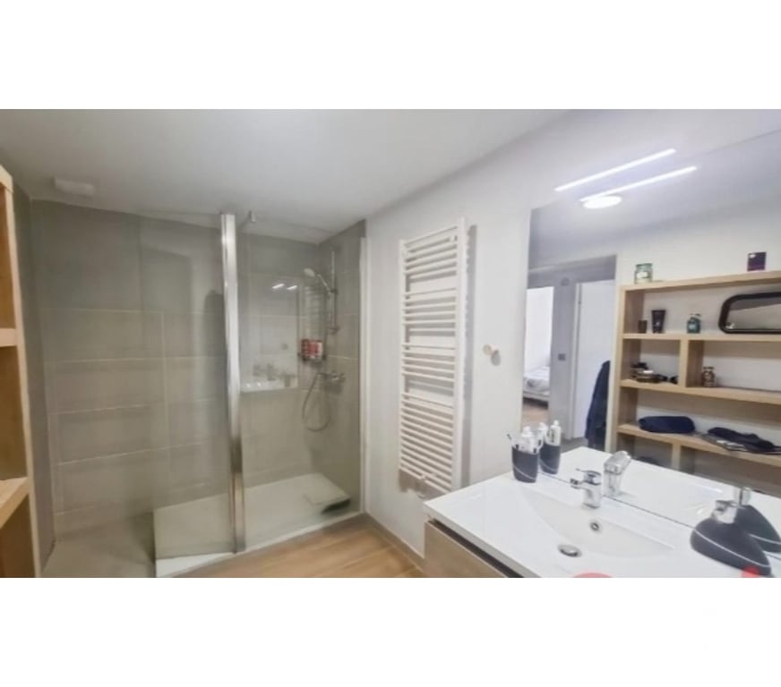 Appartements à vendre Bouches-du-Rhône Venelles - 13770 - Photos Vivastreet Vente d'un magnifique 3 pièces , avec un jardin de 200m² .