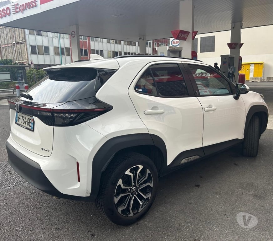 Voiture d'occasion Val-de-Marne Arcueil - 94110 - Photos Vivastreet toyota yariss cross design