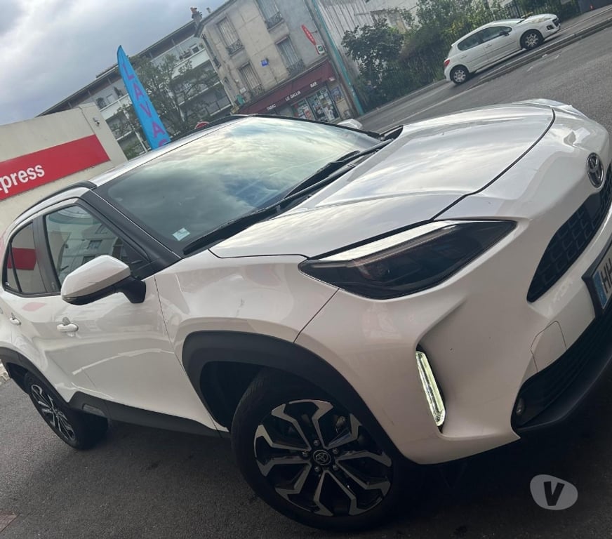Voiture d'occasion Val-de-Marne Arcueil - 94110 - Photos Vivastreet toyota yariss cross design