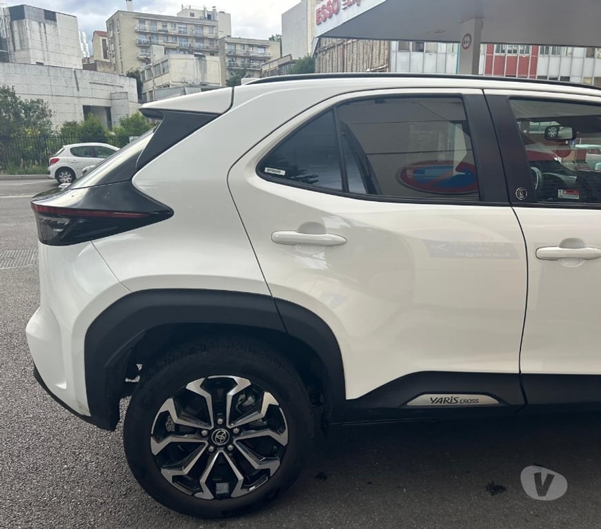 Voiture d'occasion Val-de-Marne Arcueil - 94110 - Photos Vivastreet toyota yariss cross design