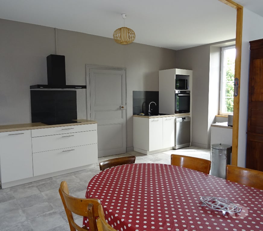 Vente Maison Charente-Maritime Tonnay Boutonne - 17380 - Photos Vivastreet Maison rénovée290m2, 5 chambres