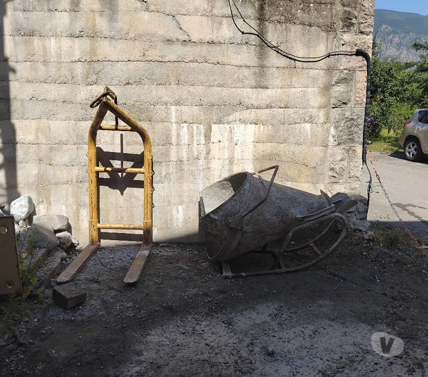 Engins agricoles Hautes-Alpes Embrun - 05200 - Photos Vivastreet Vend grue potain