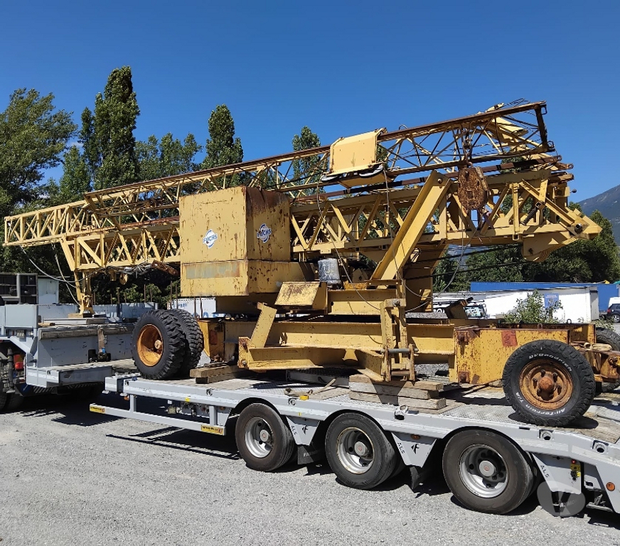 Engins agricoles Hautes-Alpes Embrun - 05200 - Photos Vivastreet Vend grue potain