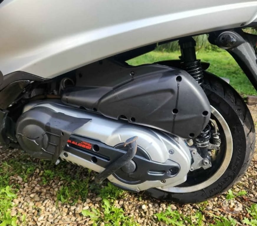 Moto d'occasion Oise Marseille en Beauvaisis - 60690 - Photos Vivastreet Piaggio MP3 500 IE sport