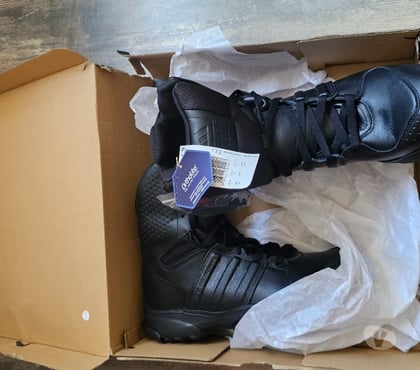 Chaussures et bottes occasion Othis Seine-et-Marne - Photos Vivastreet Chaussures d'intervension GSG9 neuves