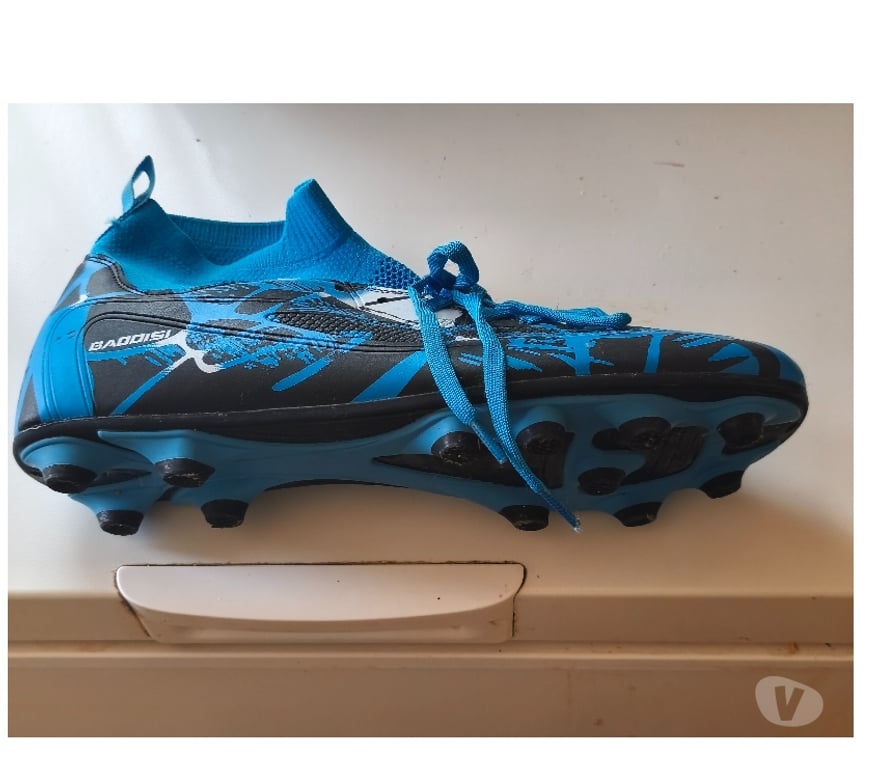 Chaussures Pas-de-Calais Henin Beaumont - 62110 - Photos Vivastreet moulet crampon foot neuves