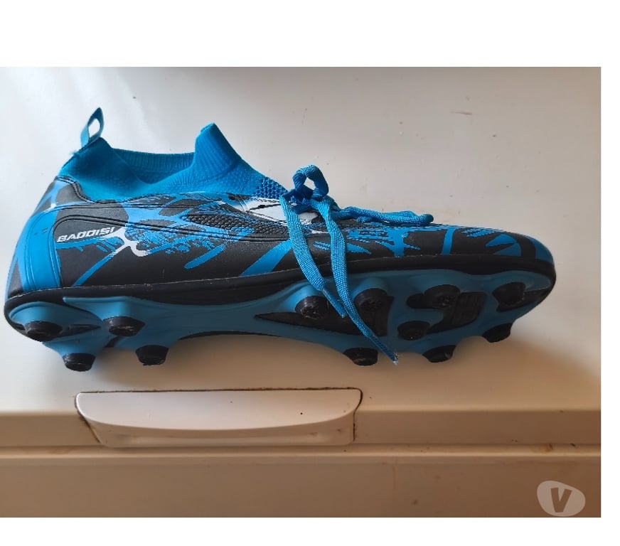 Chaussures Pas-de-Calais Henin Beaumont - 62110 - Photos Vivastreet moulet crampon foot neuves