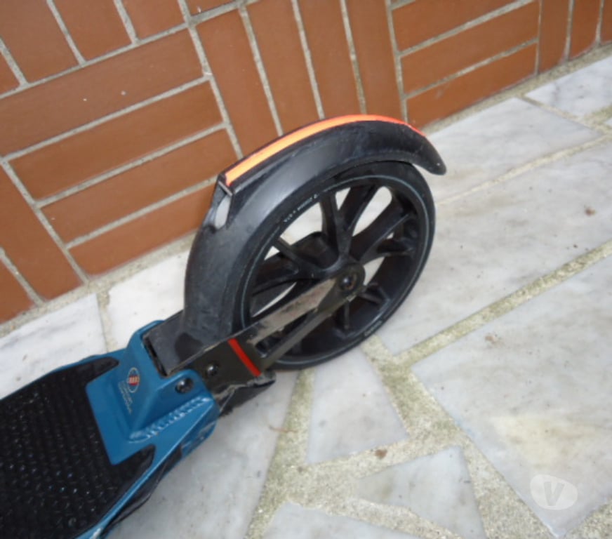 Matériel de sport Yvelines Houilles - 78800 - Photos Vivastreet Trotinette town 9 de chez Decathlon pour adultes ou ados 60