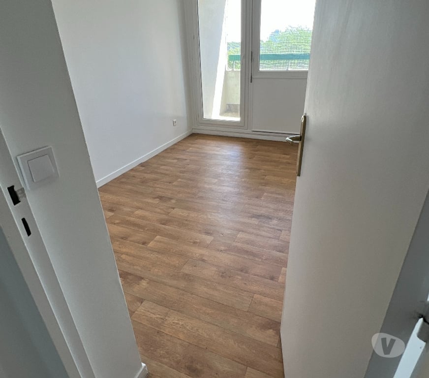Location appartement Essonne Evry - 91000 - Photos Vivastreet Appartement 2 pièces non meublé