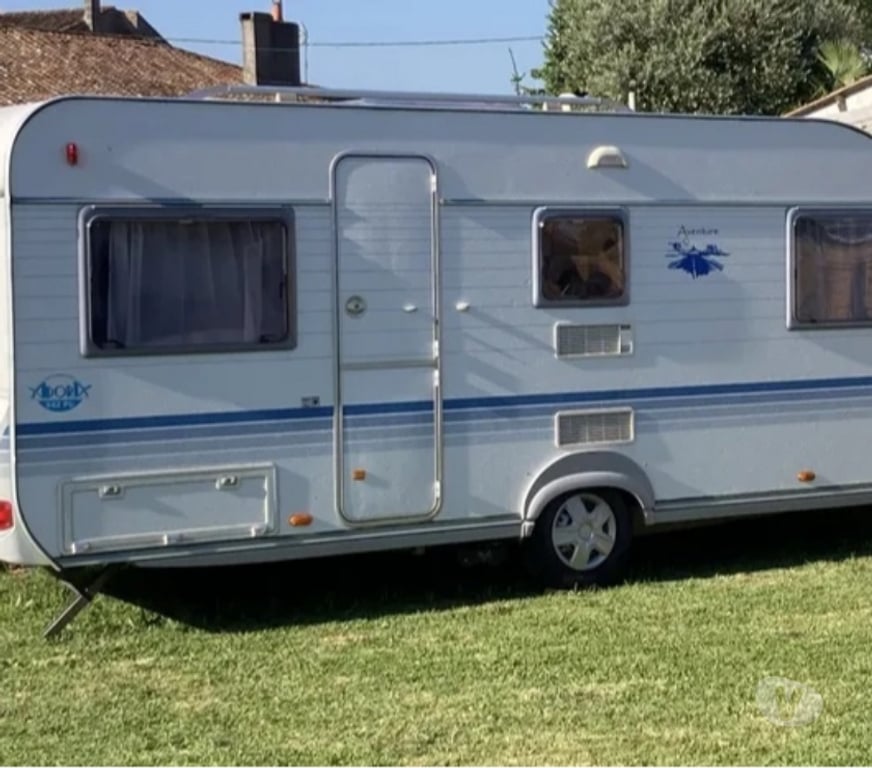 Caravane d'occasion Deux-Sèvres Bressuire - Photos Vivastreet Vends caravane Adria adora 542pu
