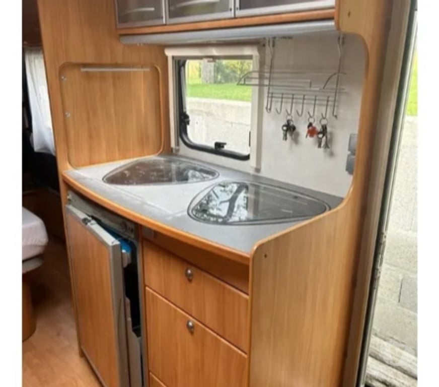 Caravane d'occasion Deux-Sèvres Bressuire - Photos Vivastreet Vends caravane Adria adora 542pu