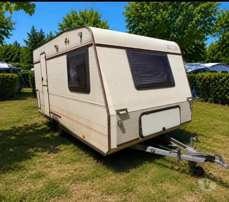 Caravane d'occasion Hérault Gignac - 34150 - Photos Vivastreet La Mancelle 4 places 1994 – Lit permanent