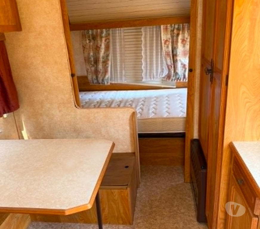 Caravane d'occasion Hérault Gignac - 34150 - Photos Vivastreet La Mancelle 4 places 1994 – Lit permanent