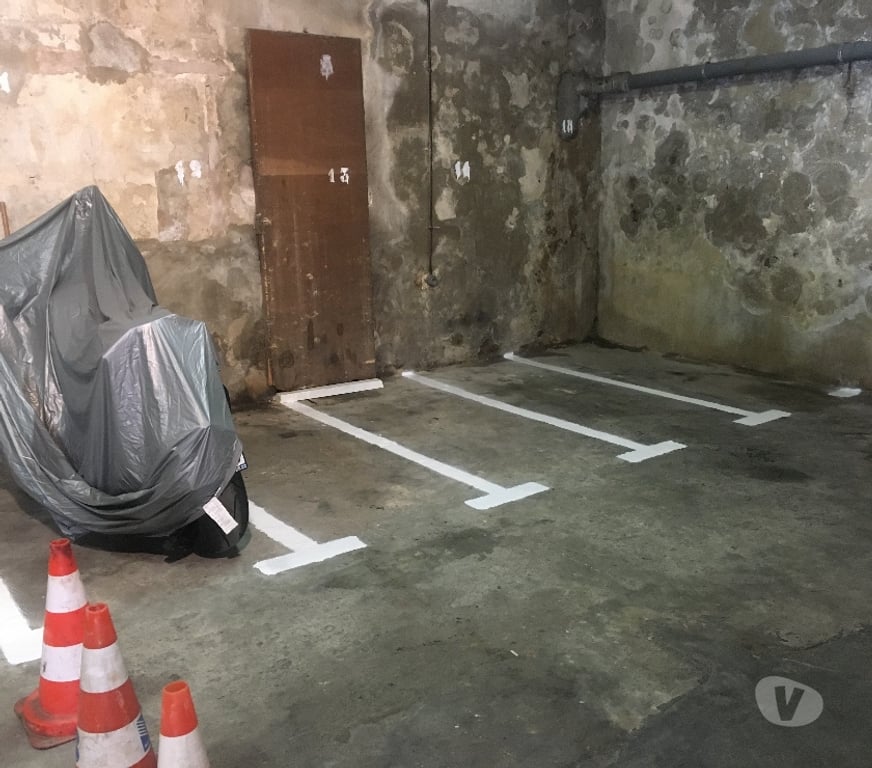 Parkings - Garages Bouches-du-Rhône Marseille - Photos Vivastreet Place de moto dans un garage sécurisé