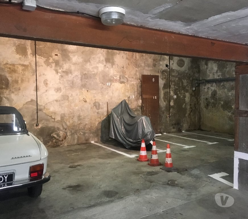 Parkings - Garages Bouches-du-Rhône Marseille - Photos Vivastreet Place de moto dans un garage sécurisé