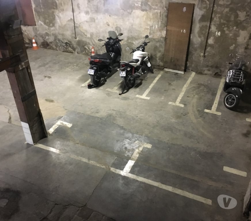 Parkings - Garages Bouches-du-Rhône Marseille - Photos Vivastreet Place de moto dans un garage sécurisé