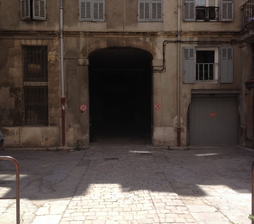 Parkings - Garages Bouches-du-Rhône Marseille - Photos Vivastreet Place de moto dans un garage sécurisé