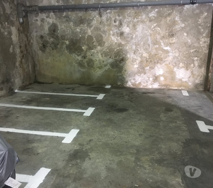 Parkings - Garages Bouches-du-Rhône Marseille - Photos Vivastreet Place de moto dans un garage sécurisé