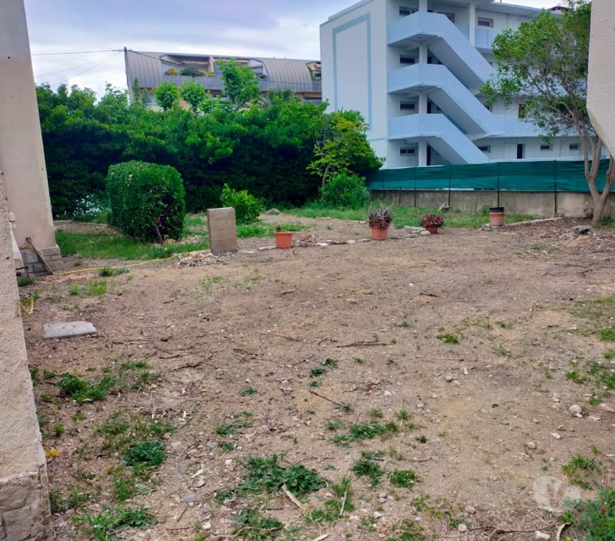 Vente Maison Bouches-du-Rhône La Ciotat - 13600 - Photos Vivastreet maison idéale pour deux familles ou faire du business