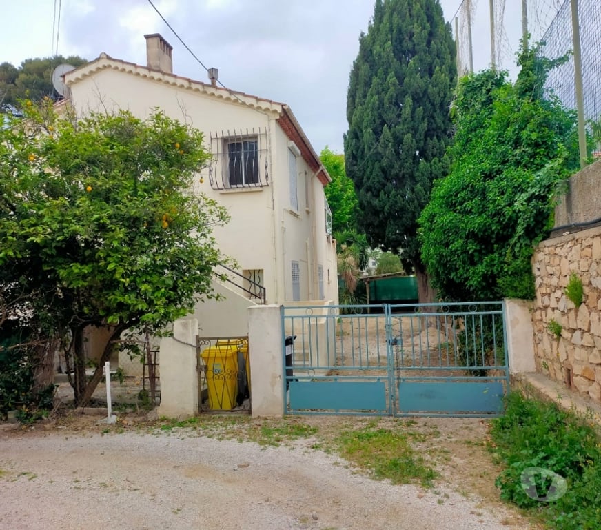 Vente Maison Bouches-du-Rhône La Ciotat - 13600 - Photos Vivastreet maison idéale pour deux familles ou faire du business