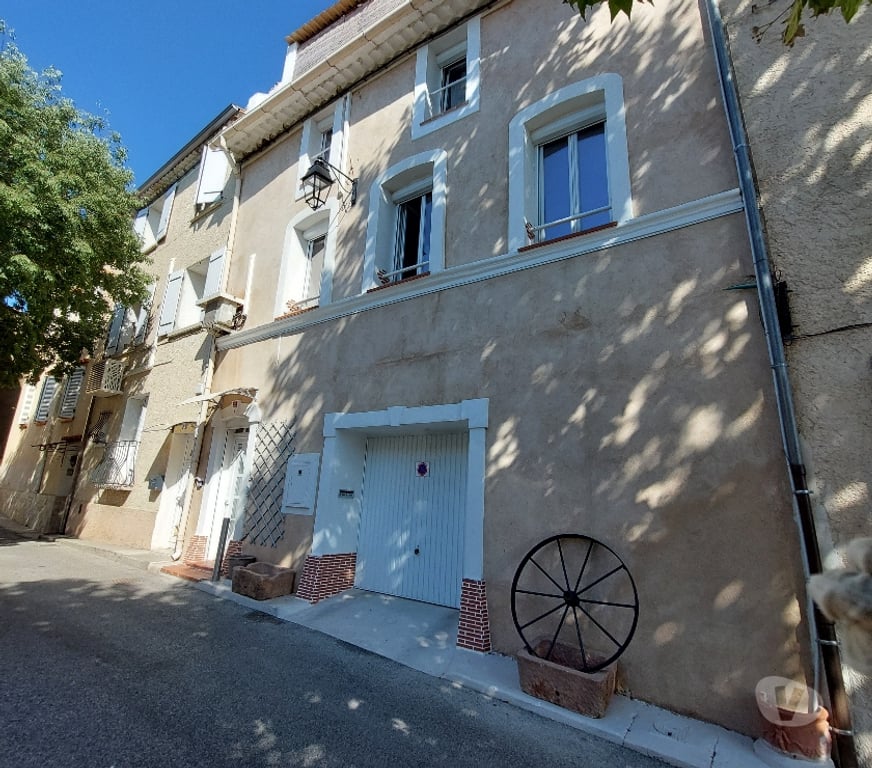 Vente Maison Var Carnoules - 83660 - Photos Vivastreet Maison de village avec terrasse couverte