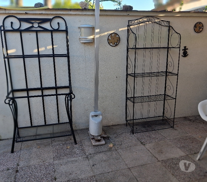 Bricolage - Jardin - Outillage Vias Hérault - Photos Vivastreet Vds deux étagères de jardin 1.80
