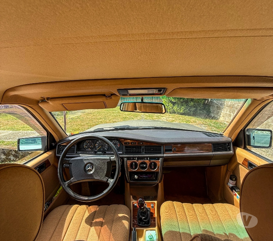 Voiture de collection Charente-Maritime La Rochelle - 17000 - Photos Vivastreet Mercedes 190E 2.3 - 89 188 km - Historique complet
