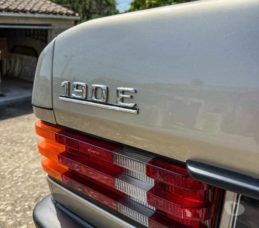 Voiture de collection Charente-Maritime La Rochelle - 17000 - Photos Vivastreet Mercedes 190E 2.3 - 89 188 km - Historique complet