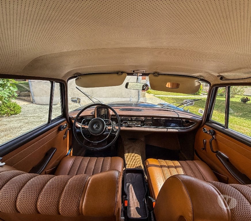Voiture de collection Charente-Maritime La Rochelle - 17000 - Photos Vivastreet Mercedes 230 Heckflosse 1967 - 6 Cylindres - CG Collection