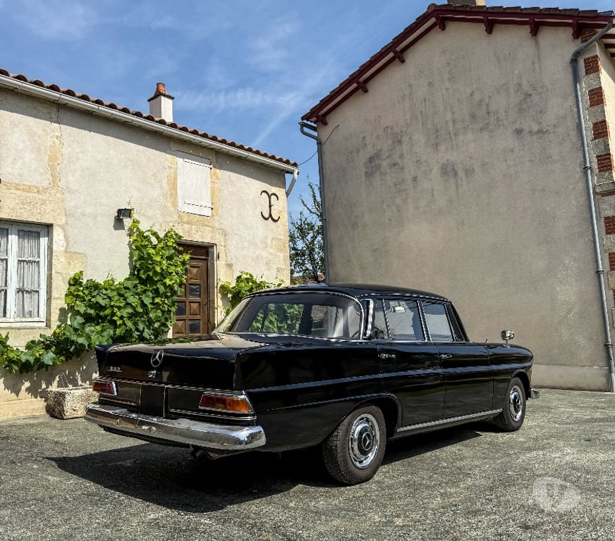 Voiture de collection Charente-Maritime La Rochelle - 17000 - Photos Vivastreet Mercedes 230 Heckflosse 1967 - 6 Cylindres - CG Collection