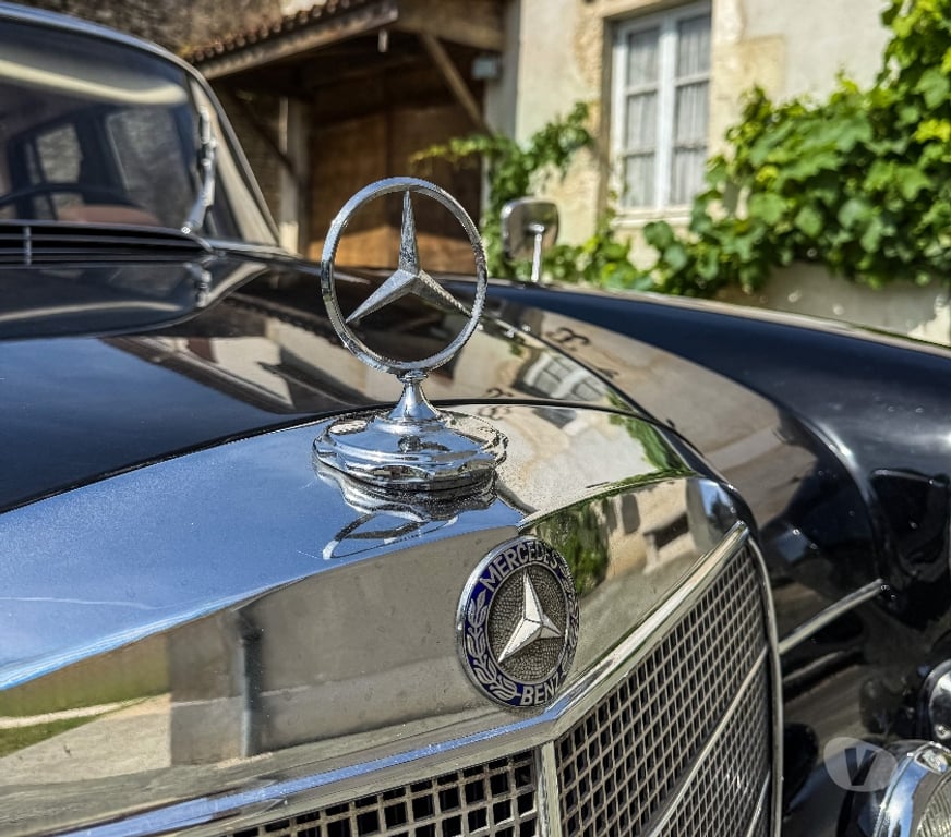 Voiture de collection Charente-Maritime La Rochelle - 17000 - Photos Vivastreet Mercedes 230 Heckflosse 1967 - 6 Cylindres - CG Collection