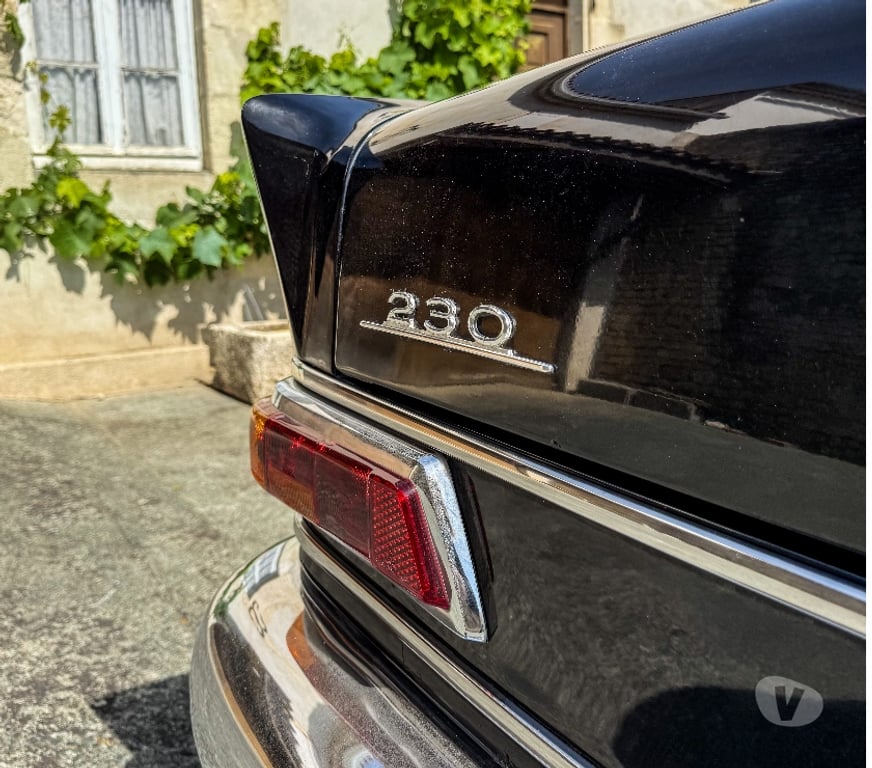 Voiture de collection Charente-Maritime La Rochelle - 17000 - Photos Vivastreet Mercedes 230 Heckflosse 1967 - 6 Cylindres - CG Collection