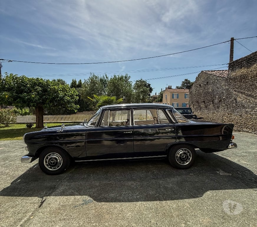 Voiture de collection Charente-Maritime La Rochelle - 17000 - Photos Vivastreet Mercedes 230 Heckflosse 1967 - 6 Cylindres - CG Collection