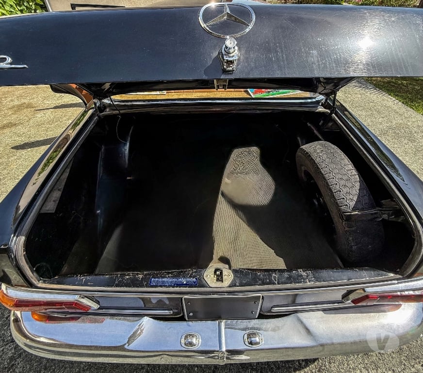 Voiture de collection Charente-Maritime La Rochelle - 17000 - Photos Vivastreet Mercedes 230 Heckflosse 1967 - 6 Cylindres - CG Collection