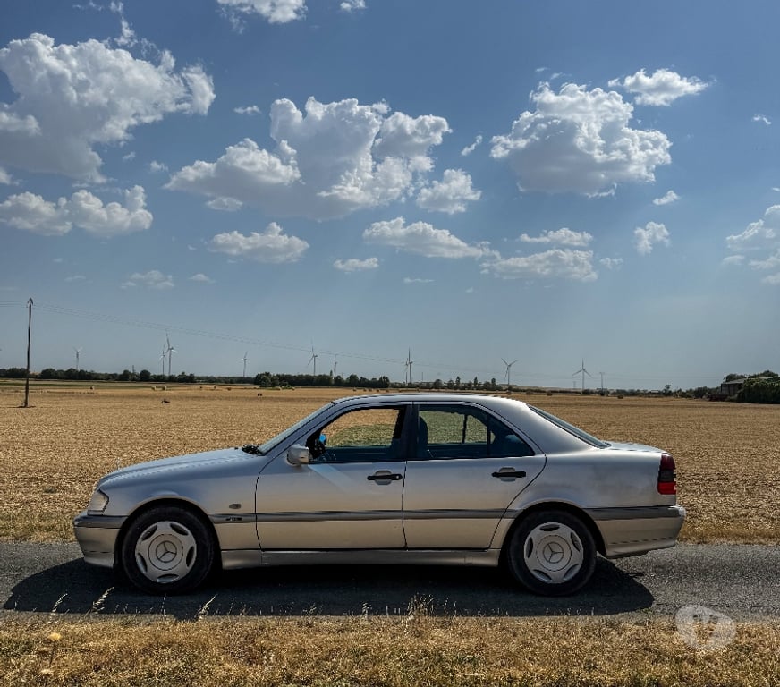 Voiture d'occasion Charente-Maritime La Rochelle - 17000 - Photos Vivastreet Mercedes Classe C 220 CDI 125ch