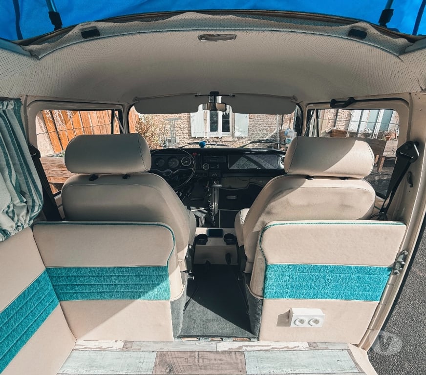 Camping car occasion Charente-Maritime La Rochelle - 17000 - Photos Vivastreet VOLKSWAGEN COMBI T2 – RÉHAUSSE CHAMPIGNON